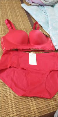 内衣聚拢效果太好了，穿着也舒服，上个图供亲们参考一下！光线不拍的不好哈！