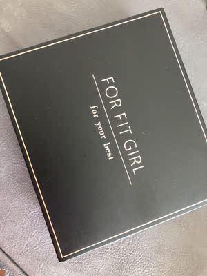 刚收到就下水洗了,能不能穿和穿着的舒适度如何目前还不清楚,等以后穿过后再追评,上次只买了一条就是很普通的盒子,和大家说的什么包装礼盒差距太远,这次买了4条终于见识到大家口中的黑色盒子,可能买得多才会有这种盒子吧 刚收到就下水洗了,能不能穿和穿着的舒适度如何目前还不清楚,等以后穿过后再追评,上次只买了一条就是很普通的盒子,和大家说的什么包装礼盒差距太远,这次买了4条终于见识到大家口中的黑色盒子,可能买得多才会有这种盒子吧