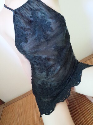 黑色若隐若现 ,后面大露背 性感 黑色若隐若现 ,后面大露背 性感