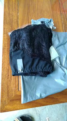 内容简介  没有皮草的华丽，也没有晚礼服的奢华，内裤始终像躲在衣橱里的神秘魔法棒。穿对你的那一款，就足以倾国倾城。因这最温柔的神秘包裹，让你散发出前所未有的妩媚女人味！