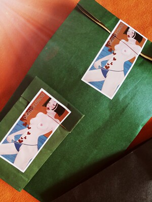 包装不讲了。很舒服。而且适合穿裙子时打底。