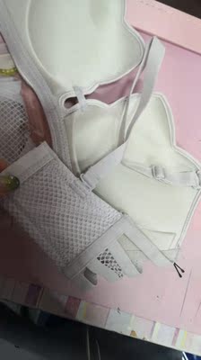 第二次买这一件，无语中&hellip;&hellip;第一件被我染色了，还没穿几次就又买了这一件，挺不错的，舒服好看