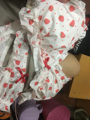 特别可爱！！！一眼就相中了！！喜欢！！！！！摸上去有点像泳衣的质感