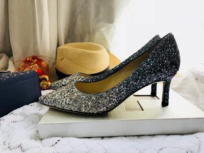 鞋子很美，很仙，特别舒服6cm却一点儿都不累，而且没有异味，尺码标准，宴会，婚礼首选，大爱！已收藏店铺，有需要会回购，爱美的美眉可以放心购买哦！客服服务周到，推荐和建议贴心准确，好评！