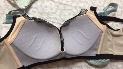 总体性价比可以 无钢圈夏天穿轻薄有型 刚收到味道有点大 要多洗几遍才行