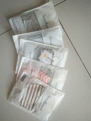 一共买了五条内裤~摸起来质感还不错~款式也挺好的~还没穿~感觉应该不错~