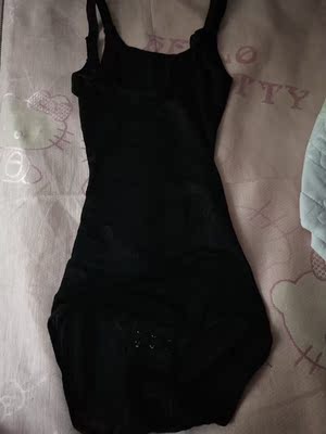 很薄，塑型效果不错！穿着也不太热，价格美丽，买一赠一，真是良心卖家！