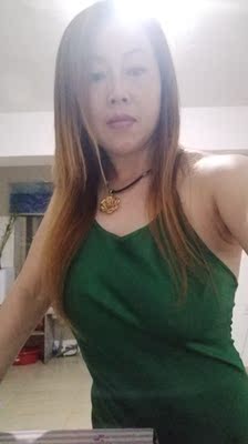 宝贝收到了，刚开始买了一件L码的，但是有点小又拿回去换了一件XL码码，但还是有点小，我也不知道是我自己胖了还是怎么的，前天去称了一下我也才101斤，这时候我的背部有点宽，还有就是胸部有点大，所以穿起来还是有点紧，没事又想退回去的，可是我又很喜欢这款颜色面料也还可以，就留下了等在减肥一下在穿，这件睡衣如果是身材好的穿起来比较好看，而且很显腰身很显瘦，颜色也很好衬皮肤显示皮肤白，唯一有一点不好的就是没有弹力，给老板提个建议要是有个XXL码就更完美了，而且老板服务态度也很好，发货也快我那件退回去那件我那个还没到，而且包装也非常好，这件衣服都到了，物流也很，满意，