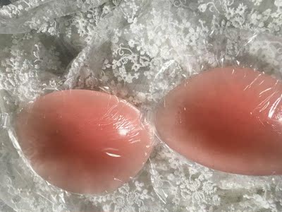 很好用，粘性很好，刚打开以为是涂了什么胶呢，感觉会粘到皮肤上，但是没有。试穿了一下，聚拢效果也不错，就是感觉没有肩带好不习惯。持久性暂时未知，还没有长时间穿过。透气性还可以，只穿了一小会儿还是没什么感觉呢。