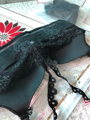 还送了内裤.质量好呢，挺合适.