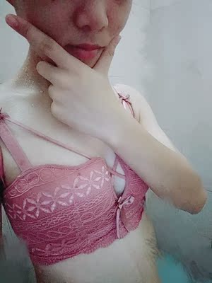 这件好像有点偏大，就换了另外一款，还是有一点点的大，但没关系啦。 换了另外一件还是很美的，男朋友也很喜欢这种款式的。一直在夸