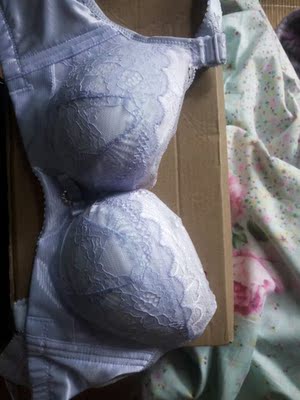 期待了好久终于到了，打开包装我内心是激动的，稍微有一点点味道，洗一洗应该没什么了，摸起来很滑应该是挺好的料子，物流挺快的，客服服务态度也很好质量非常好，与卖家描述的完全一致，非常满意,真的很喜欢，完全超出期望值，发货速度非常快，包装非常仔细、严实，物流公司服务态度很好，真的是很满意很满意的一次购物了，下次继续光顾哦😊😊1