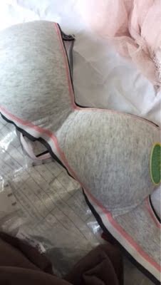 很喜欢这款内衣，穿了效果很好，码数很准，面料也是很舒服的，重要事穿起来很舒服，清洗不掉色，毫无怪异难闻之味，真想不到这么便宜的价格买到如此好的产品！而且就算是下水也没有异味的。没有变形的现象。面料是很舒服，不容易变形，真的是特别好的一款。