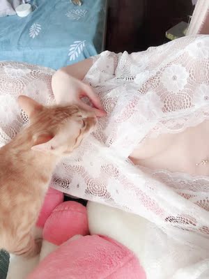 质量很好的蕾丝 不扎皮肤 内搭的比基尼内衣虽然有一点火爆 但是披上蕾丝外褂就秒变淑女 准备给男票一个惊喜噢