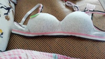 很喜欢这款内衣，穿了效果很好，码数很准，面料也是很舒服的，重要事穿起来很舒服，清洗不掉色，毫无怪异难闻之味，真想不到这么便宜的价格买到如此好的产品！而且就算是下水也没有异味的。没有变形的现象。面料是很舒服，不容易变形，真的是特别好的一款。