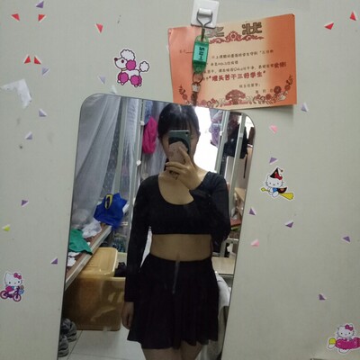 除了贵,,没有缺点,码数合适,布料舒服,长袖挡住手臂的肉,超级棒,但是这套泳衣也真的好贵,我胖,不敢穿,所以自己另外买了一条泳裙,胸垫会有点走位,如果是固定就好了,好舒服的上衣,再也不怕晒黑,不会被人捏手臂的肉了,啊哈哈哈哈哈哈哈哈哈,就这样,不说了 除了贵,,没有缺点,码数合适,布料舒服,长袖挡住手臂的肉,超级棒,但是这套泳衣也真的好贵,我胖,不敢穿,所以自己另外买了一条泳裙,胸垫会有点走位,如果是固定就好了,好舒服的上衣,再也不怕晒黑,不会被人捏手臂的肉了,啊哈哈哈哈哈哈哈哈哈,就这样,不说了