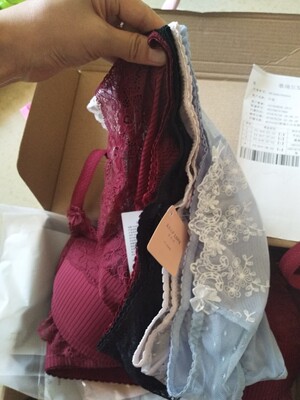 买了三条内裤，另外加个内衣套装。内裤还满意。就是那个内衣&hellip;&hellip;我严重怀疑我买到次品了，做工做工差，线头也多，洗了还有点掉色。真的还不如都市丽人几十块的内衣。下次再也不到你家买了，真失望。