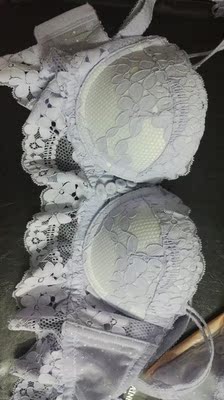 这个挺不错的~舒服~也挺收胸的~摸着质量也好~搞活动再来~就是裤子太尴尬了~全是蕾丝~ 这个挺不错的~舒服~也挺收胸的~摸着质量也好~搞活动再来~就是裤子太尴尬了~全是蕾丝~