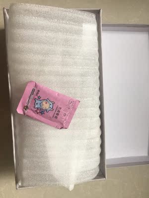 鞋子质量还是不错的，颜色也好看，是标准码，只试穿了一下，还没有穿着出去走走，中间有一些小问题，店主很热情很耐心的给解决了。