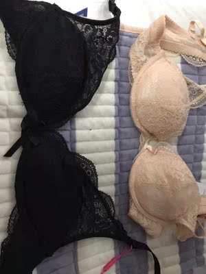 实在是太喜欢了，洗都没洗就迫不及待的来评价了！刚拿到的时候一看，这也太小了吧！穿上正好哈哈！都有插垫，这个黑色的无钢圈的插垫更厚些。感觉不会有副乳。布谷是在是太适合我这种平胸了。回购了好几次。这次的活动也很划算。好了 我要去洗内衣了&hellip;&hellip;