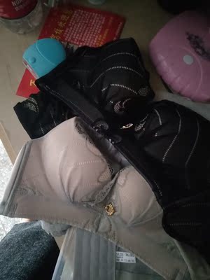 卖家态度很ok，先给我发的厚了，我又退回去换成薄的，看起来也高大上