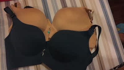 宝贝很软带着很舒服不错就是这肤色的颜色有点深基本满意