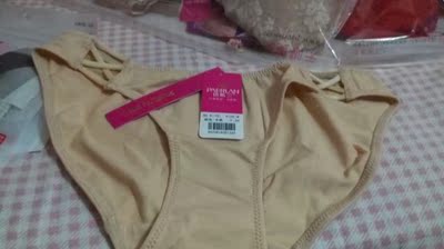 很不错啊,面料摸起来很舒服,虽然换了一次货,但是服务态度非常好!! 很不错啊,面料摸起来很舒服,虽然换了一次货,但是服务态度非常好!!