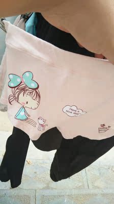 内裤质量挺好的，颜色也好看，宝宝很喜欢，是纯棉的，很满意