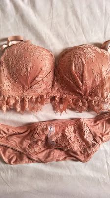 质量好的没得说，很喜欢，里面的面料也滑滑的，穿着很舒服一下买了四件，下次还会回购的。