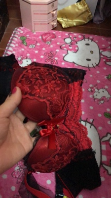 蕾丝质量非常好，款式又性感，富有的我从小有个飞机场，哈哈哈～，如今又加事业线，厉害咯&hellip;&hellip;又不跑杯。小胸聚拢调整型内衣，赞～