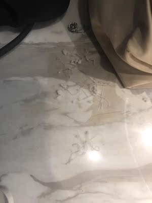 收到货穿了不到一周 整件衣服都在脱丝