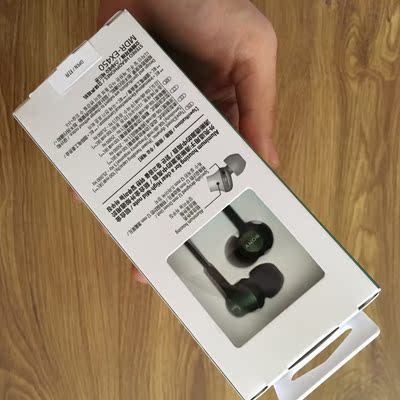 买回来送给别人当礼物的，包装完好，很好看～