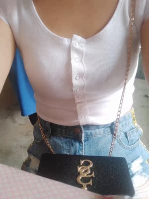 衣服质量很好，误异味，价格实惠，最主要是穿着很漂亮