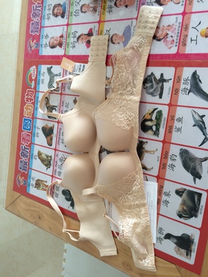 内衣收到货几天啦，之前去实体店看过了，试过了，回来后就网上看了一下，款式一样的，比实体店便宜好多，后面就网购了，没想到货回来了，质量跟实体店的一样，是正品，穿着刚合适，也很舒服，很满意的，好评，有需要还会下一次光临的，