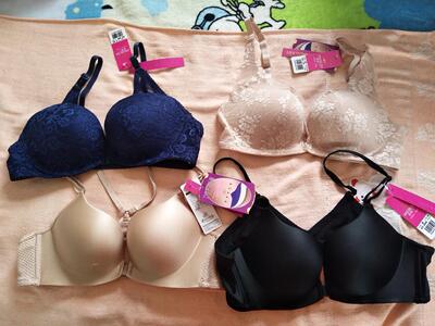 第一次买这种前扣的,整体感觉还可以,无钢圈,薄杯,穿着舒,无痕迹。本来还担心没有调节扣会不会小了,拿到手试了一下,是有弹性的,穿上一点都不紧绷,就不知道时间长了怎么样。怀孕了,比平时穿的买大了一号。做活动,一次就买了4件,总体感觉还可以。等穿了再来评价。 第一次买这种前扣的,整体感觉还可以,无钢圈,薄杯,穿着舒,无痕迹。本来还担心没有调节扣会不会小了,拿到手试了一下,是有弹性的,穿上一点都不紧绷,就不知道时间长了怎么样。怀孕了,比平时穿的买大了一号。做活动,一次就买了4件,总体感觉还可以。等穿了再来评价。