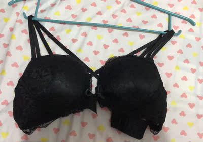 挺好看的～穿上确实比较适合小胸，确实有聚拢的效果～但是&hellip;&hellip;味道有些大，尤其是放水盆洗的时候～