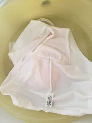 感觉比平时码数紧一些但不影响，只试穿不知道平时穿跑不跑位，内裤比较奇怪，屁股那块居然不是一块布是拼接的，裤裆感觉不是棉的，对内裤不是很满意