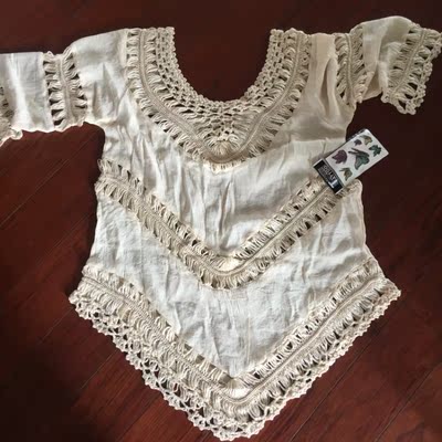 非常漂亮，一看就是好料子，很紧致。红色很显皮肤白，披上罩衫若隐若现，太性感了，去海边游泳能用上了，太满意了！