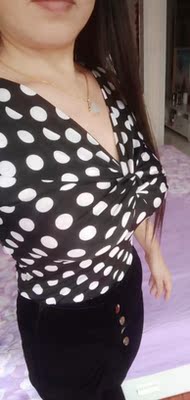 衣服挺合身,特显胸大 衣服挺合身,特显胸大