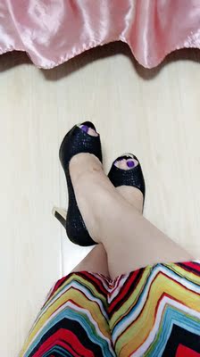 鞋子还不错，有点紧估计是新的吧，穿穿会好的