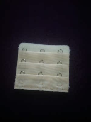 内衣跟描述的一样，卖家还贴心送了透明肩带和加宽带，很赞！👉❤❤❤