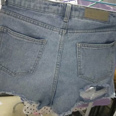 裤子穿了两天才来评价的，质量很好，破洞设计的也很酷。