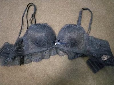 内衣挺好，穿着舒服，虽然是无钢圈，聚拢效果也很好，颜色也好看哦