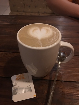 以前在天猫淘宝上买东西，都是系统自动好评，花了有好多好多钱，后来才知道淘宝评论得积分可以涨淘气值时，才知道评论的重要性，所以以后无论买什么东西，我都先把这段话复制粘贴下来，然后再写宝贝评论，没错，评论80个字以上就可以获得50个积分。