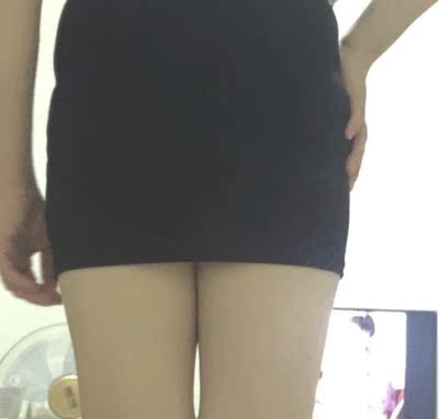 裙子收到了、质量还不错、弹性也挺好、长短正好、下次还会光临的！