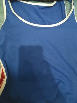 收到了，很显瘦，就是有点偏小，买大一码好了