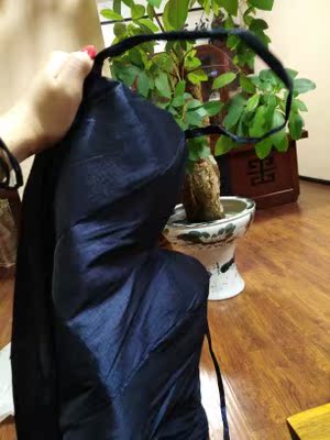 一点弹性都没有，而且容易皱。你们家两件衣服买得太失望，有肉的，肚子大的，胸小的千万别拍！！！！