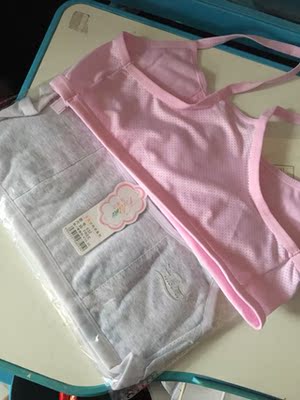 宝贝收到了，质量不错，没色差背后还有㓊洞透气的，女儿好喜欢。