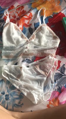 包装很好哦，实物也超漂亮。我165，103斤穿着正好哒，提供给需要的仙女们！