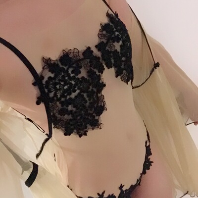 找了很久的性感连体衣，这件可以说是灰常之性感了，男朋友说太性感太诱惑了哈哈哈